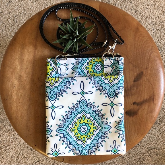 Scout Crossbody Bag - Picture 2 of 2